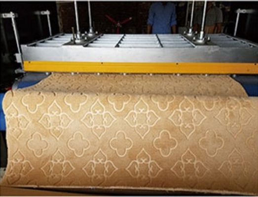 Máquina automática de reboque de carpete laminado por esponja com corte 2 em 1 fácil de operar