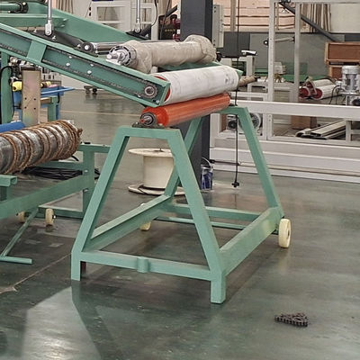 Um quadro de tipo para laminar máquinas de enrolar tecidos e laminar produtos em uma máquina
