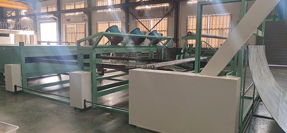 Máquina de revestimento de pontos de PVC com cilindro redondo antiderrapante para fábrica de moqueteiras